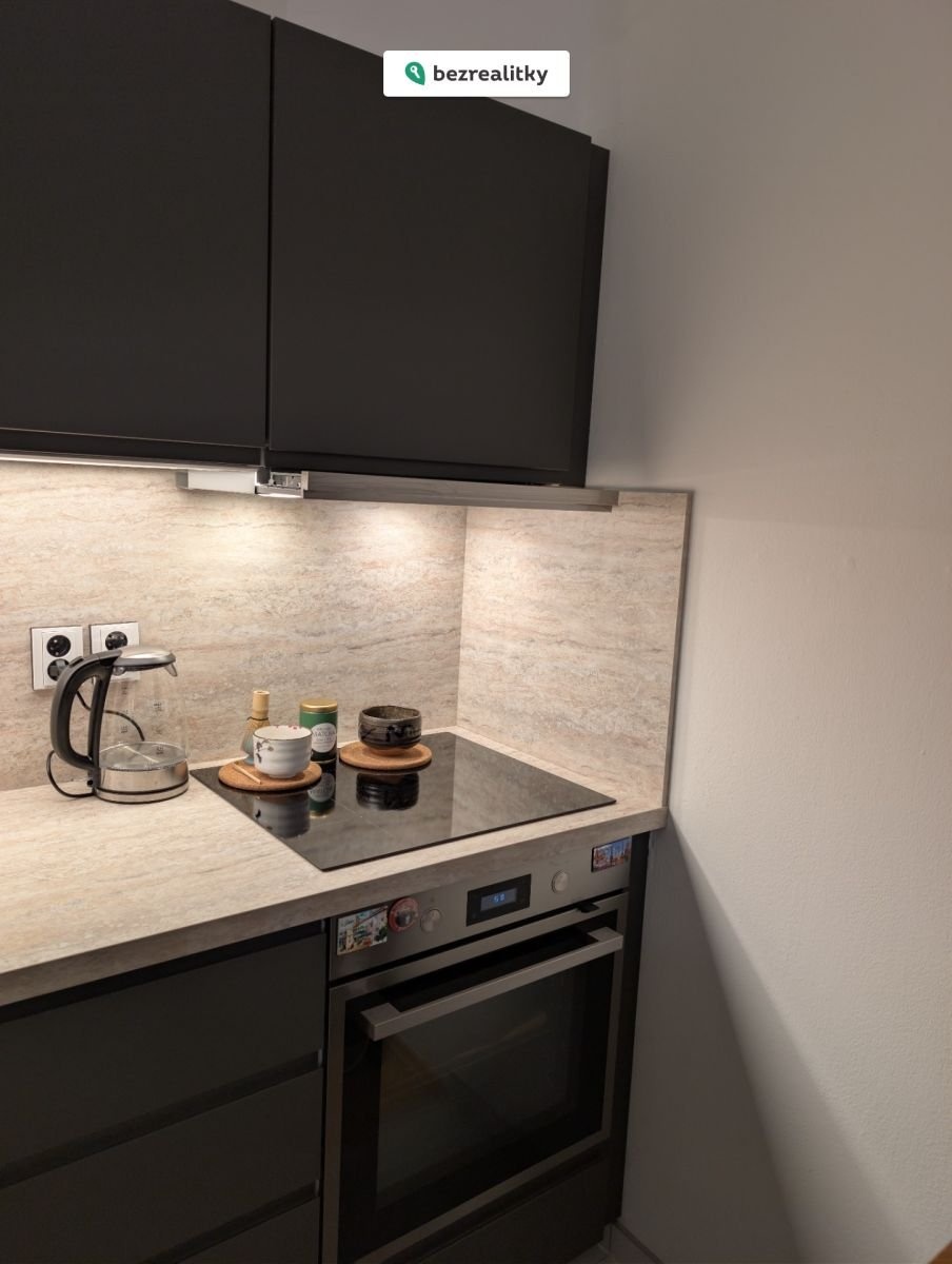 1762989825-nqwwecfmze-pxl-20251108-141637736