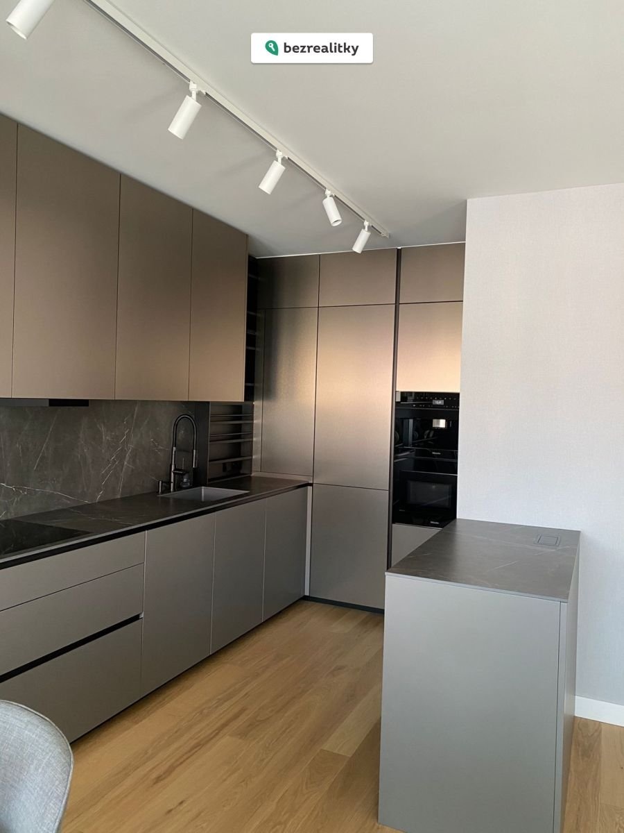 1772792790-ayrdqppdod-8c5ca3b2-db76-4e76-a9d9-0d56