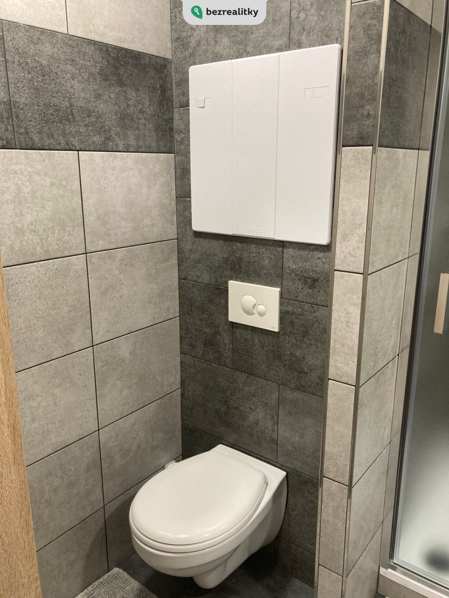 1745766153-jwreebcfve-wc