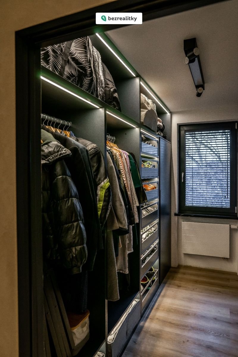 1775973966-ixsuavlfmv-whatsapp-image-2026-04-12-at