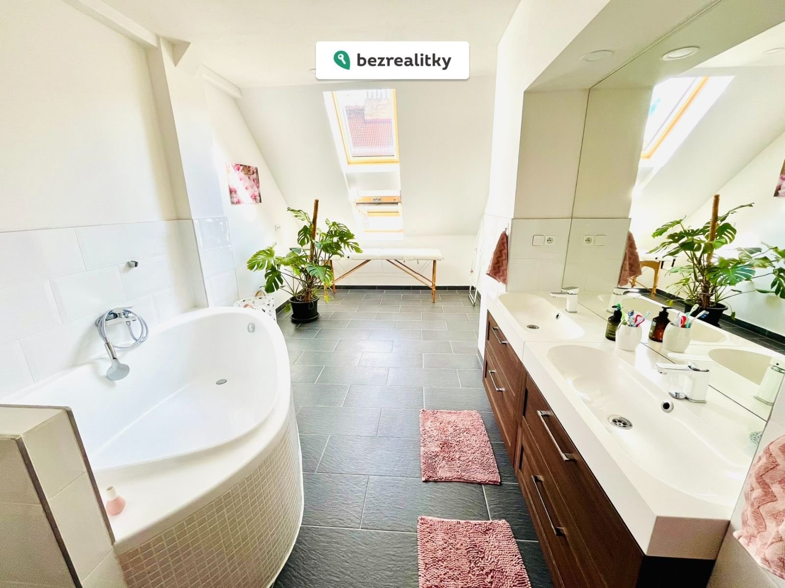 1762803607-hgxvkcfiuy-06-velka-kupelna1