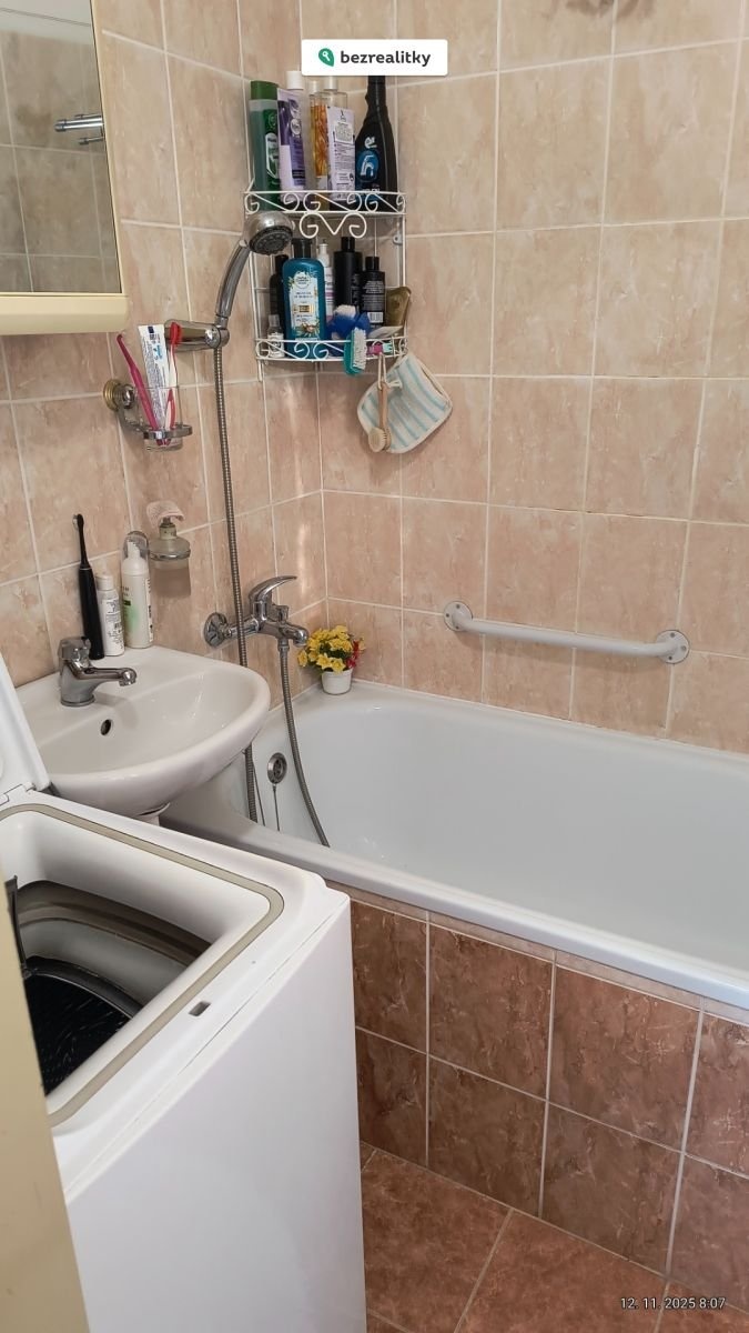 1763712192-oskrbvgzpw-img-20251112-080735426