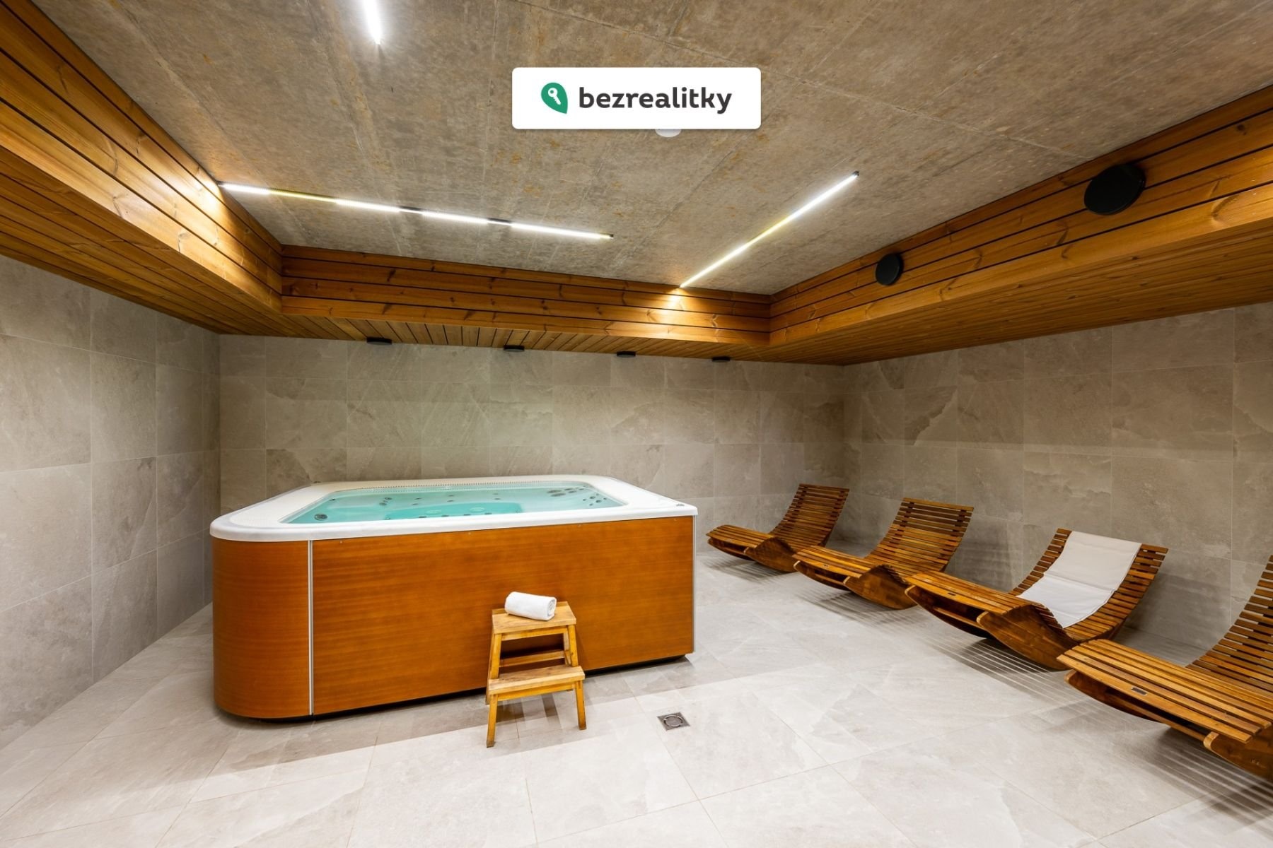 1771102838-iemgirleaw-pfl-9702