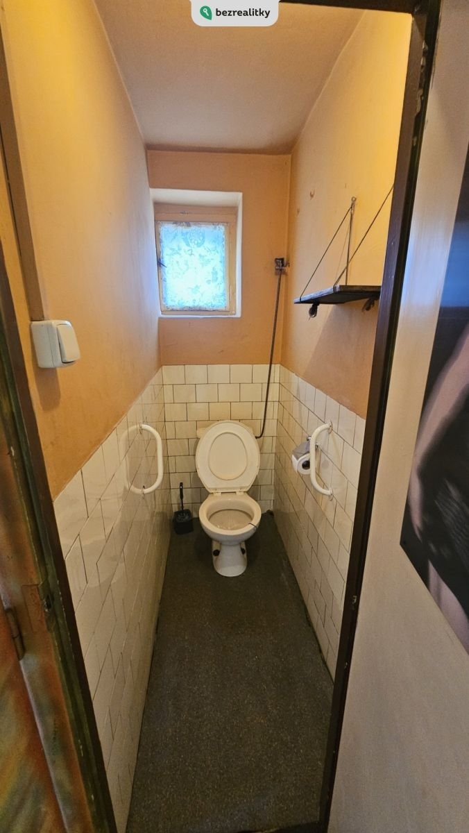 1747575775-kkuxlkrojy-toilet