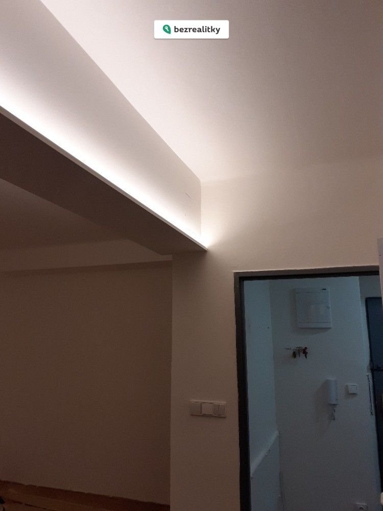 1760903634-bidpbeexlg-20200303-201547