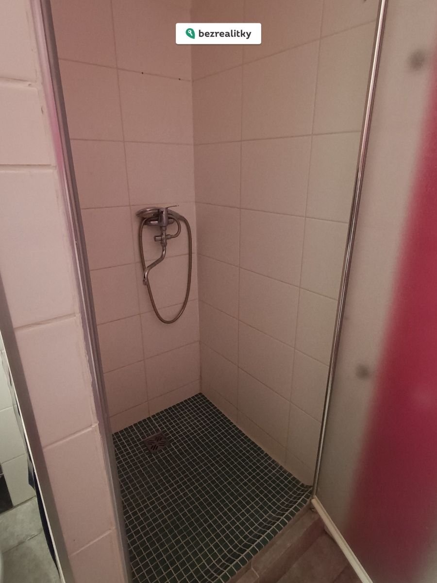 1731242717-kxlhbzxkpt-13-libu-c5-a1in-sprchov-c3-bd-kout