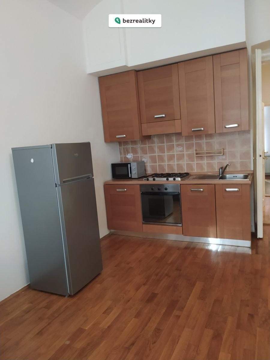 1760694965-boescskpoi-angolo-cucina
