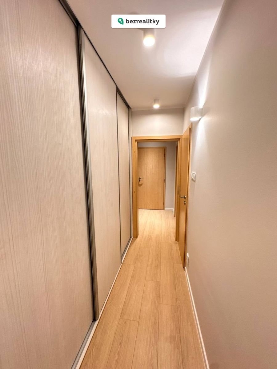 1752432300-kkjxemhuph-photo-6026128996971957941-y