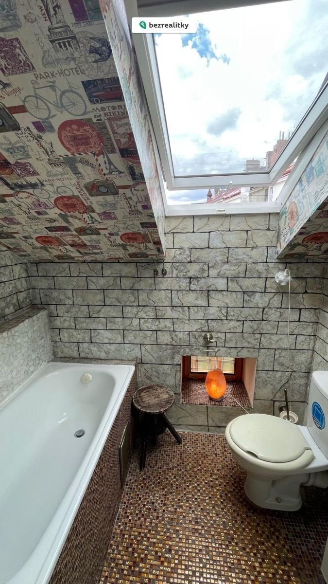 1764628176-uzzvjcwyhg-whatsapp-image-2025-12-01-at