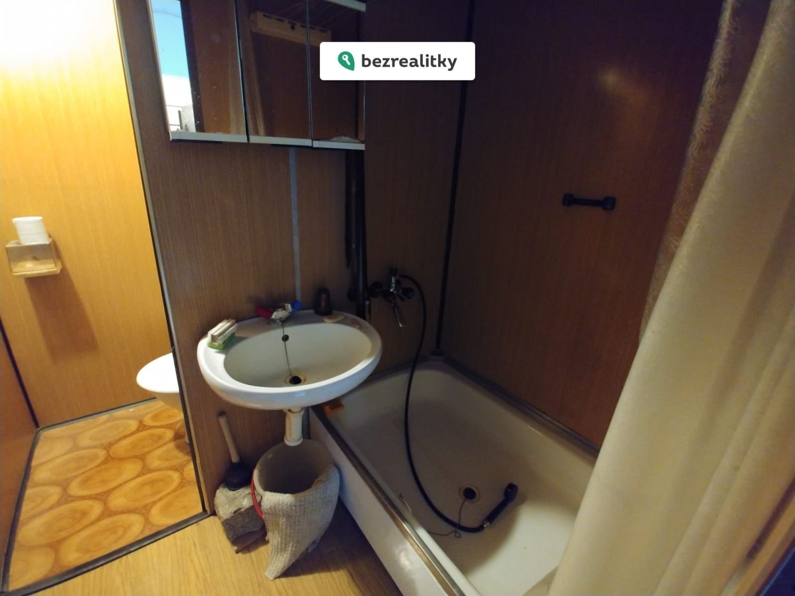 1763042573-xuegyoklmq-koupelna