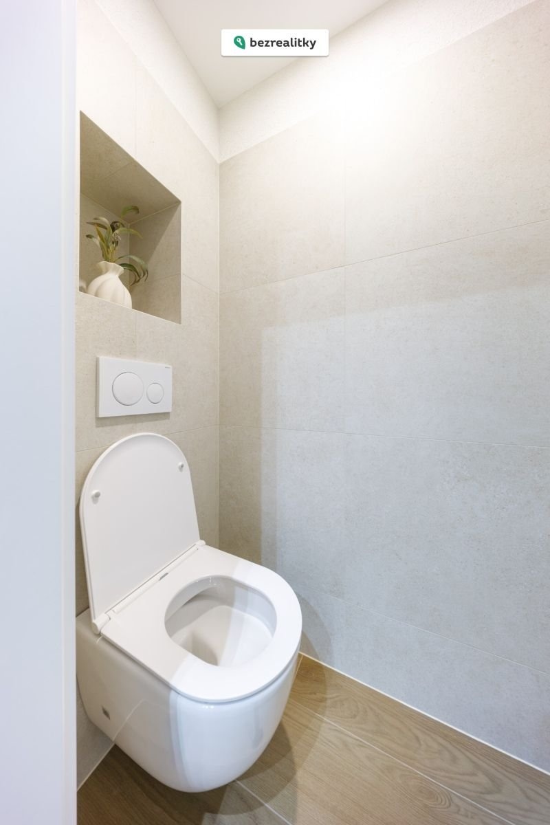 1776094423-jlfqfllbnk-wc