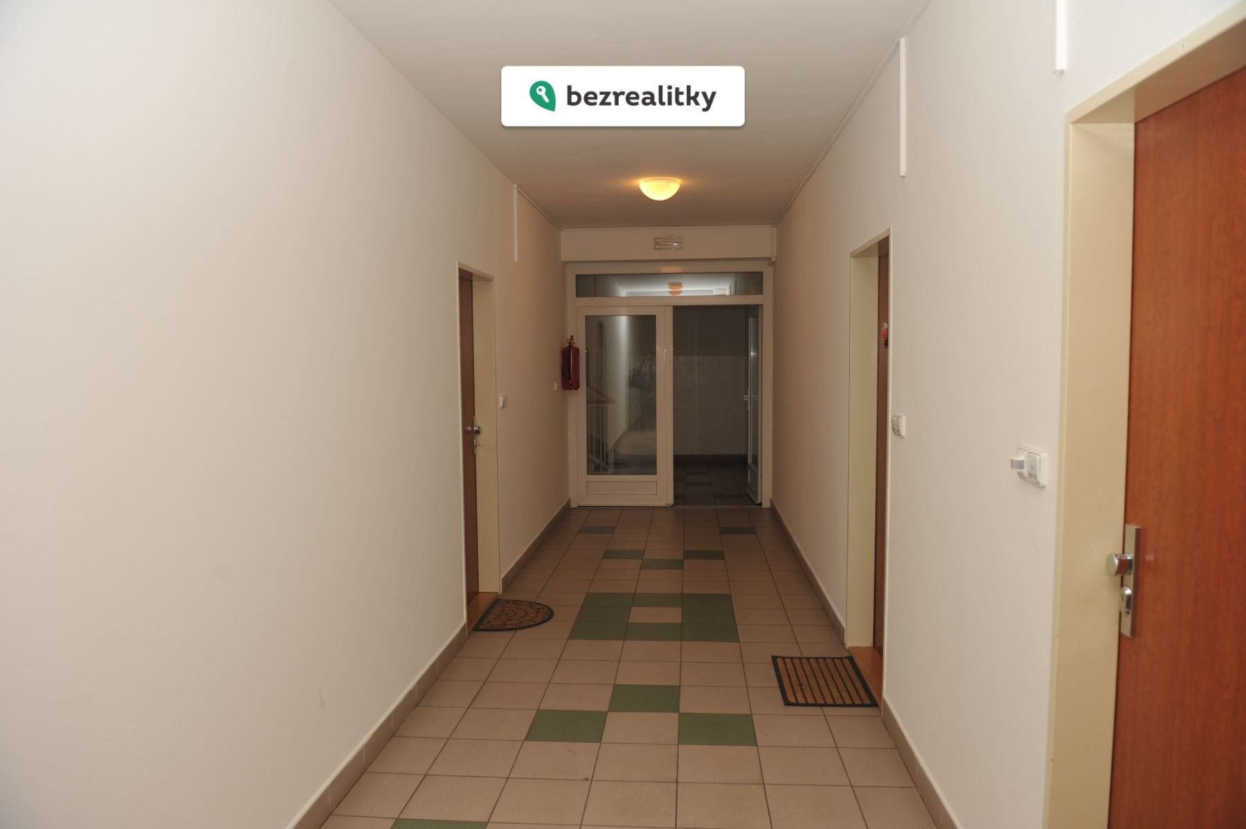 1760564264-ywyyzfqfov-sporicka3