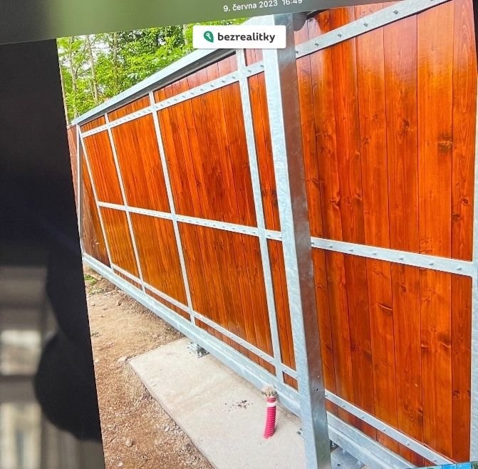 1761134976-jsqxmgzmas-img-3704