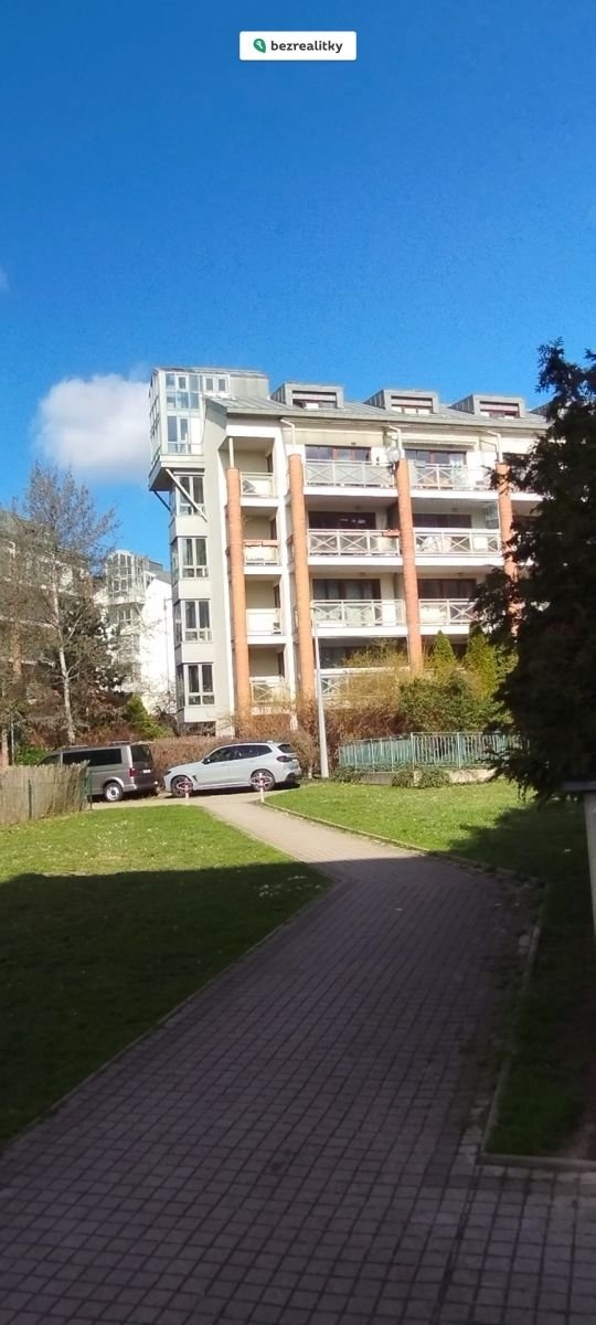 1774430447-xruicdbfxr-pohled-na-d-c5-afm-s-pracovnou-a-observato-c5-99-c3-ad