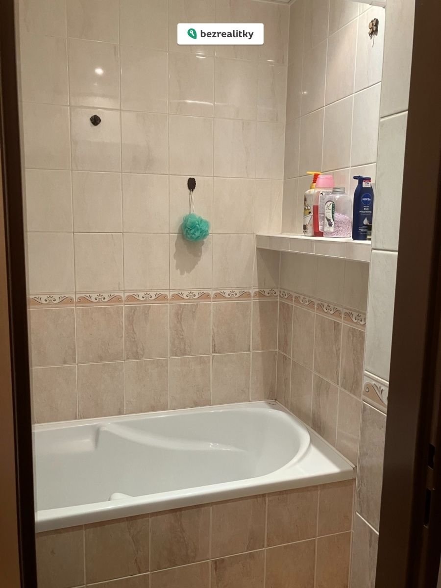 1774803371-gdjuvqwcej-4