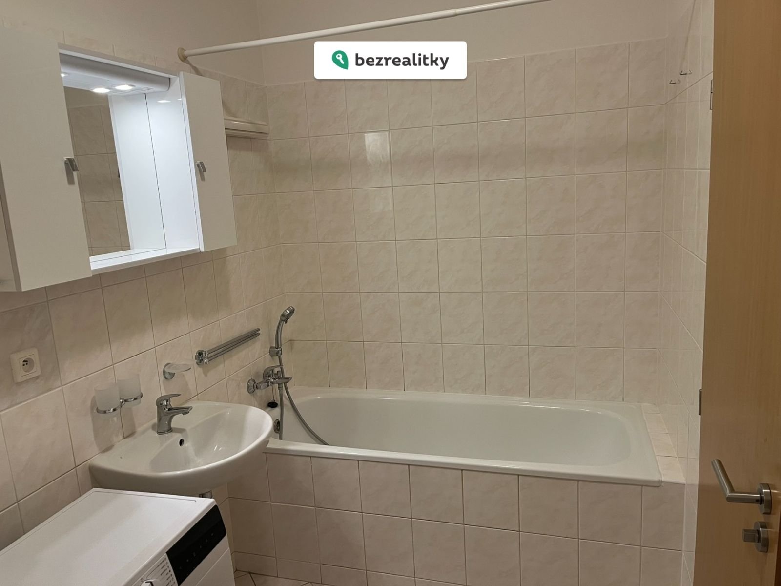 1772026097-qxuglooffn-10-koupelna