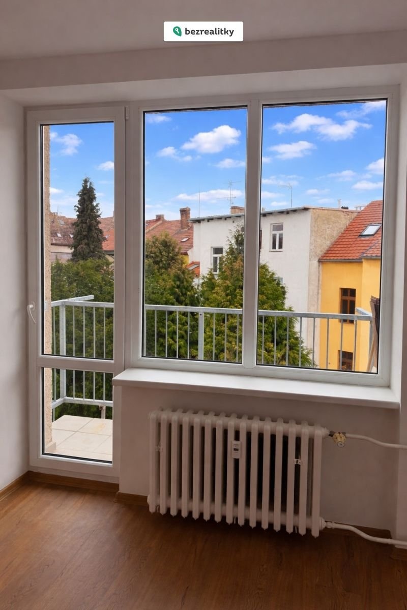 1771057294-fhvjwvslwk-6-vy-cc-81hled-z-okna-balko-