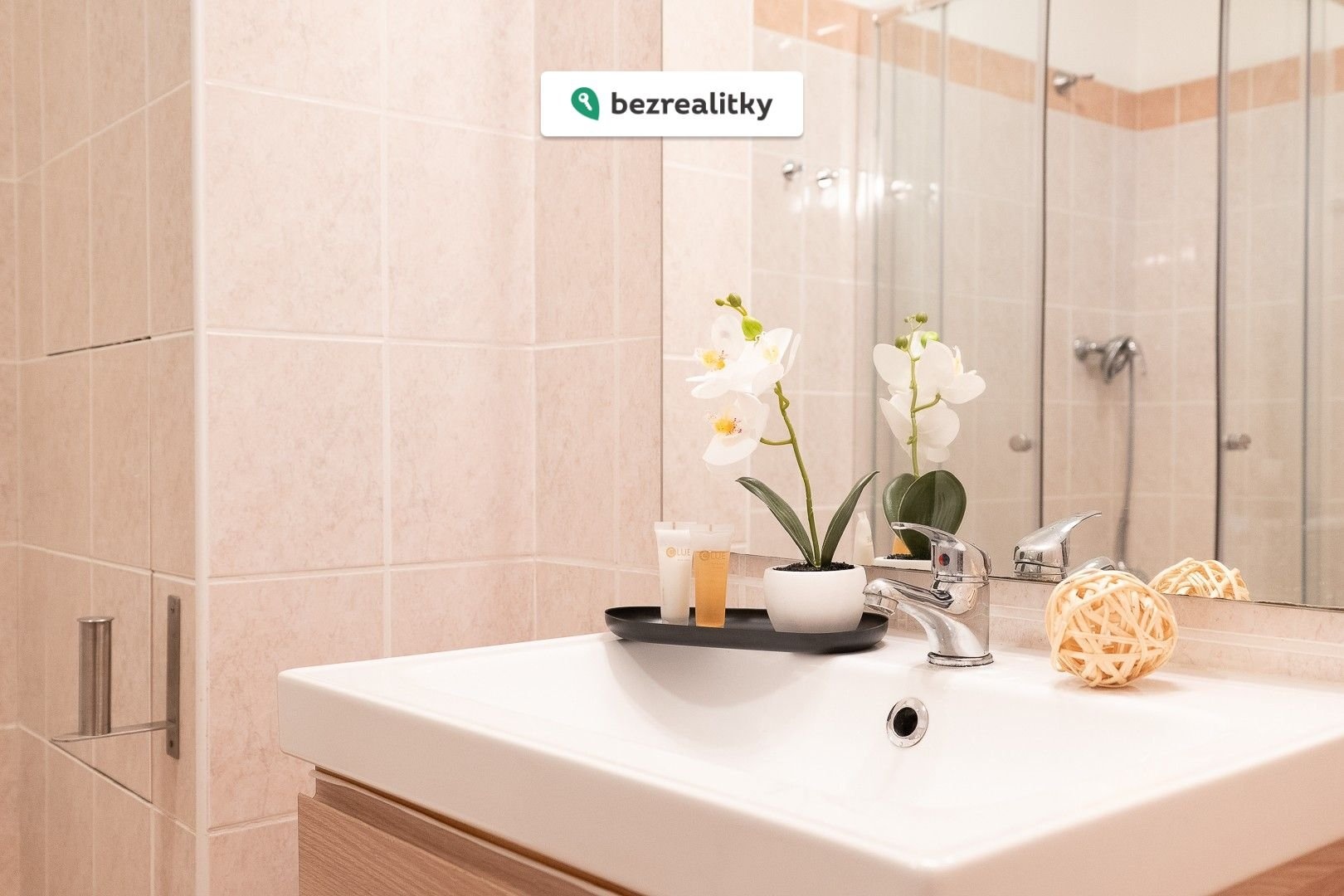 1774735136-ntrvgkwcdh-pana3982