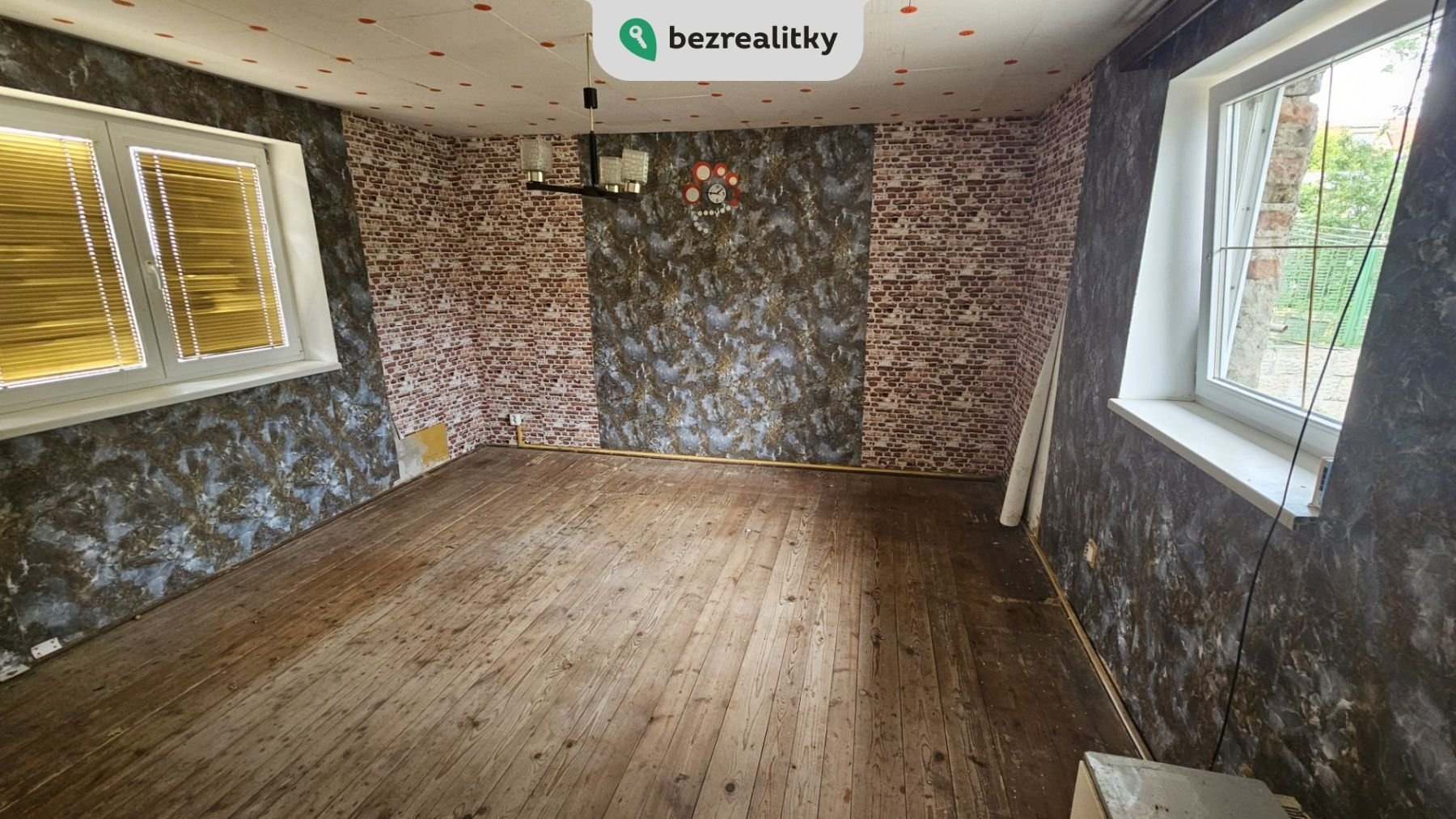 1747575800-edkiqdlygp-liv1