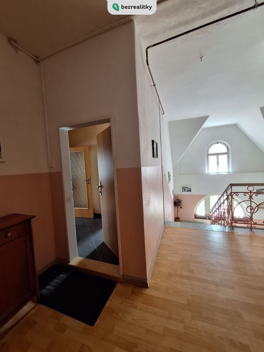 1748969629-tgdfojtuut-treppenhaus-wohnungstu-cc-88