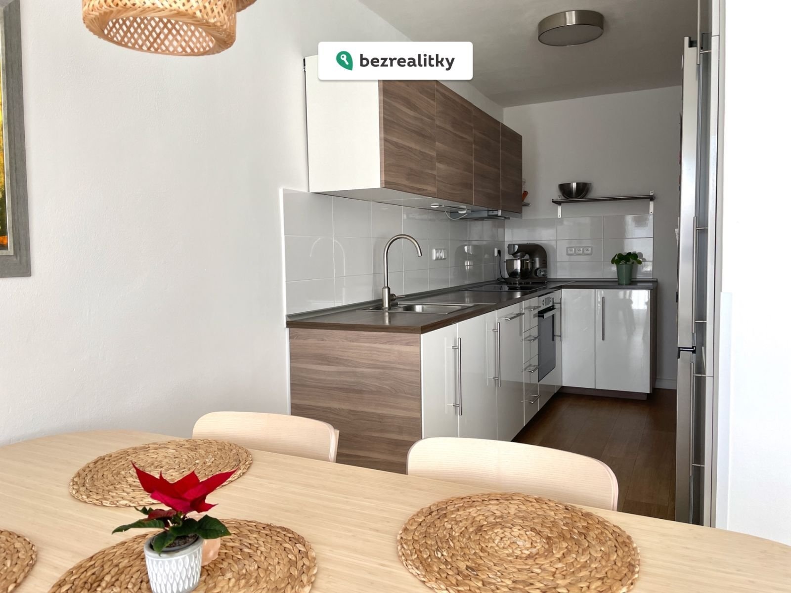 1764157030-nayinflxfu-img-6611