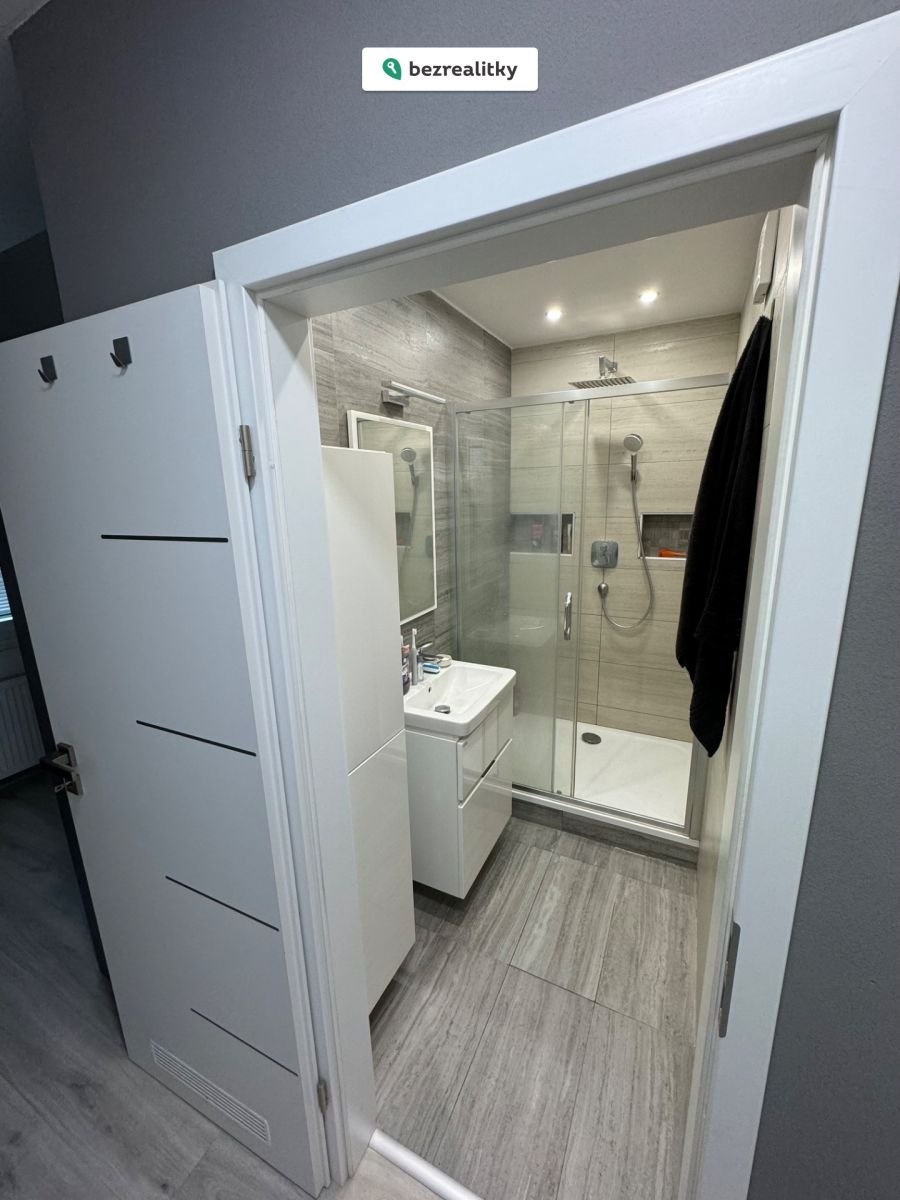 1774519422-ubvfpwkuir-img-4101