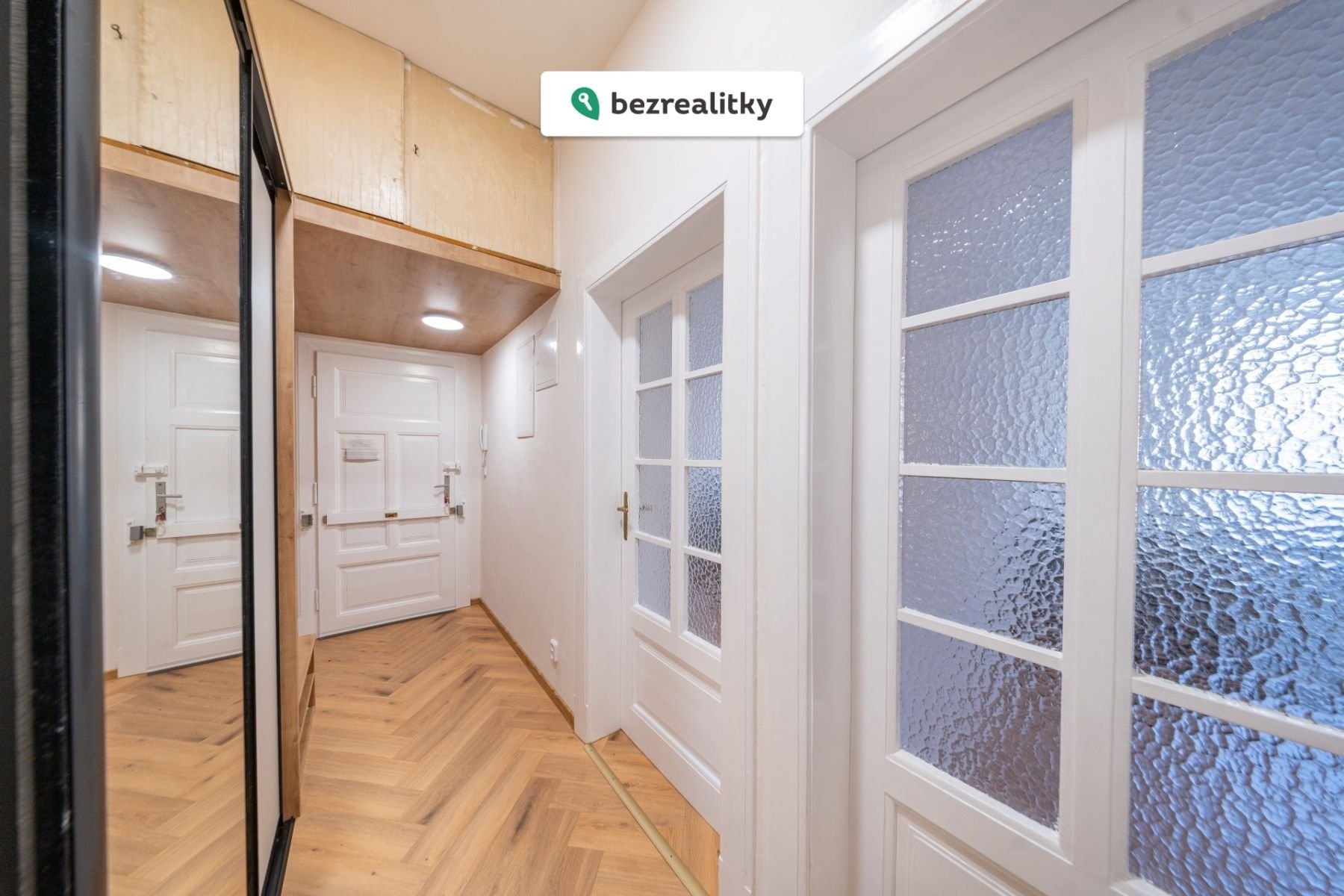 1772084671-lcleqaaedu-10-chodba2