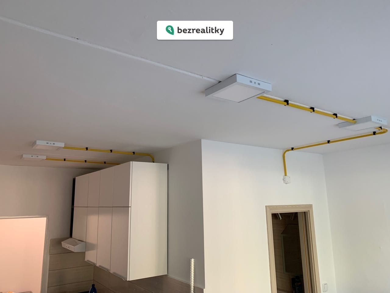 1765896824-tmxnqitfsg-kuchyn-c4-9bstrop