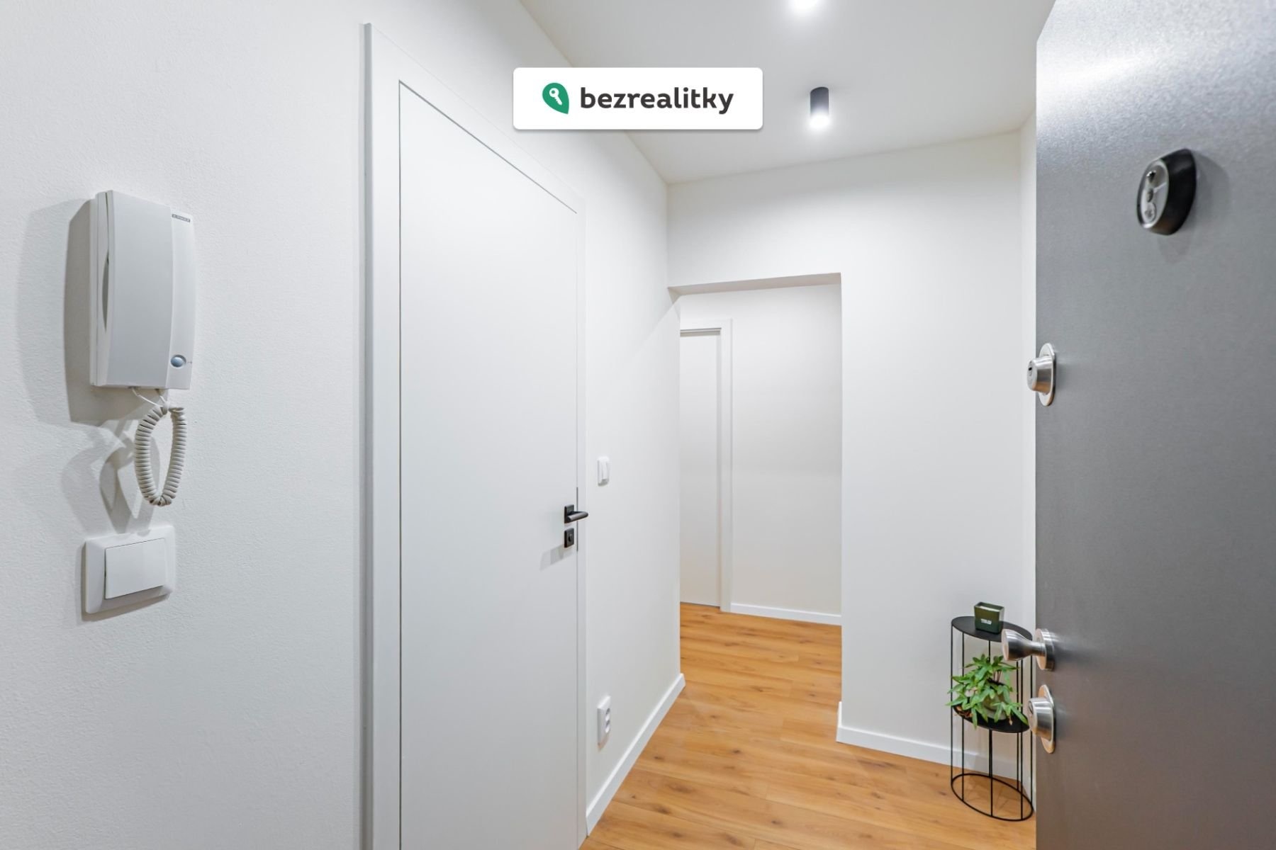 1769293817-ypujqqgccy-9-chodba