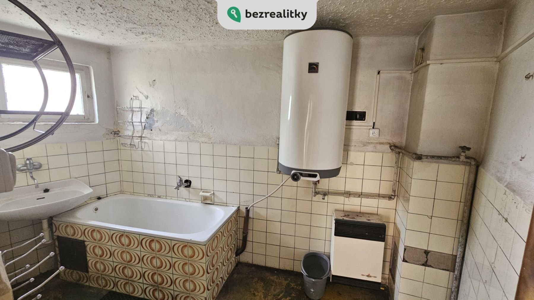 1747575763-srzrgibypj-bath