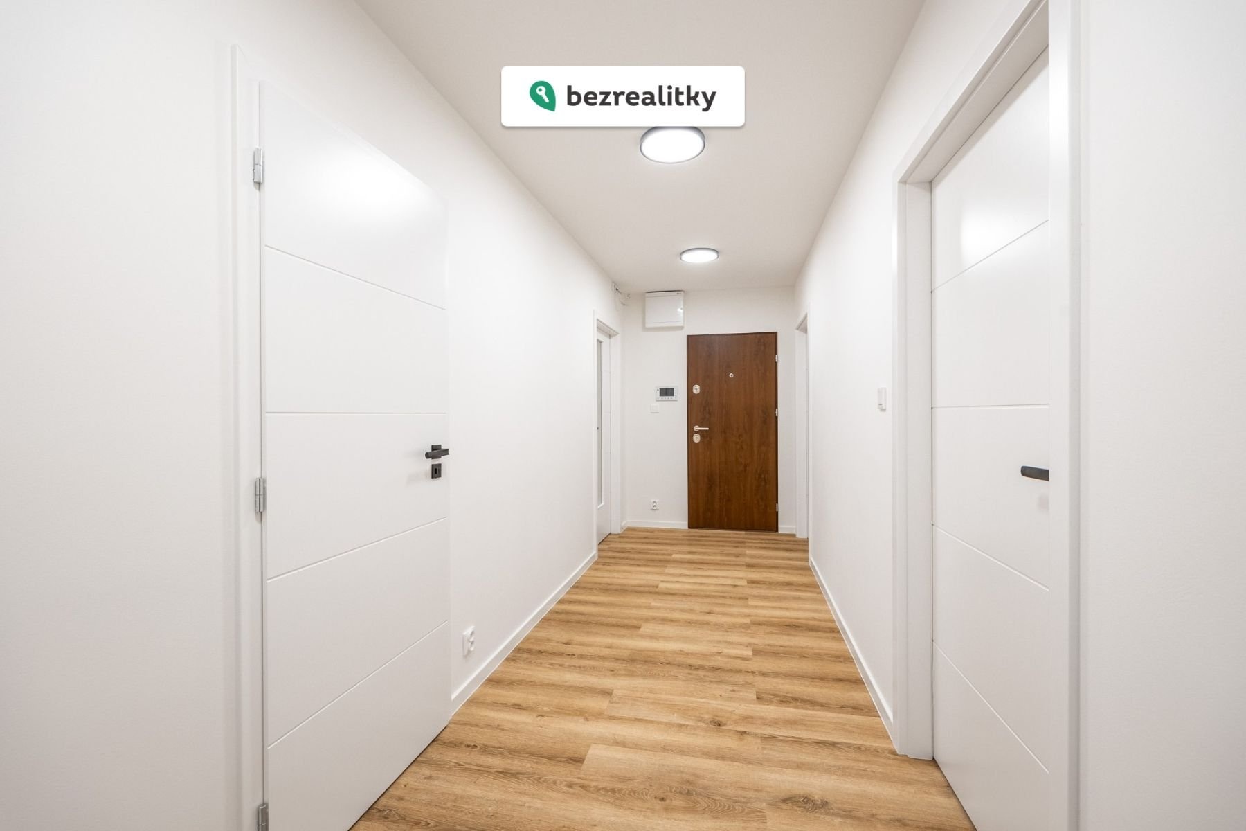 1763324059-xzgtwjzwrz-chodba-281-29