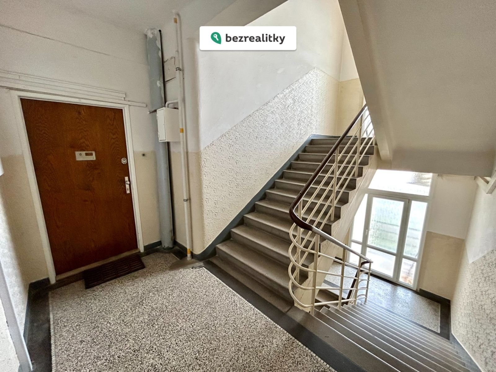 1774878686-wcqxcjfeip-chodba-byt