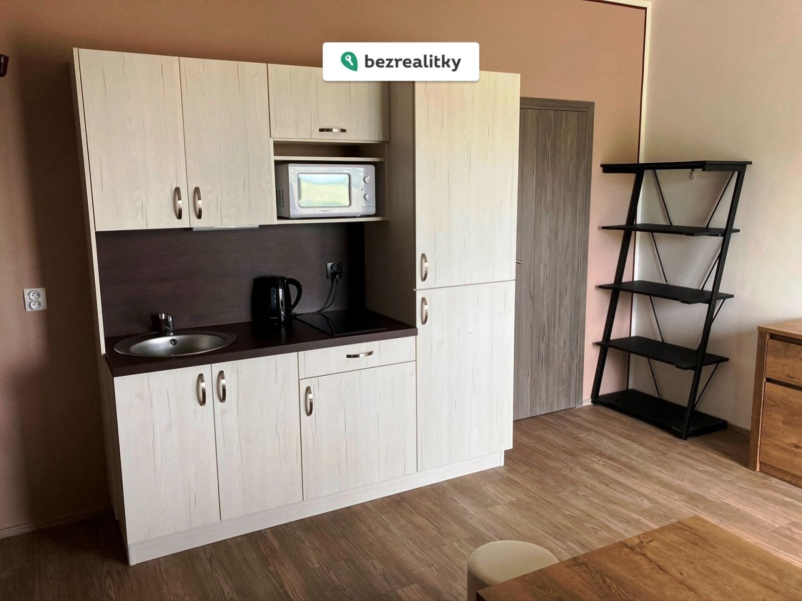 1770312443-onwwandrsg-img-1137