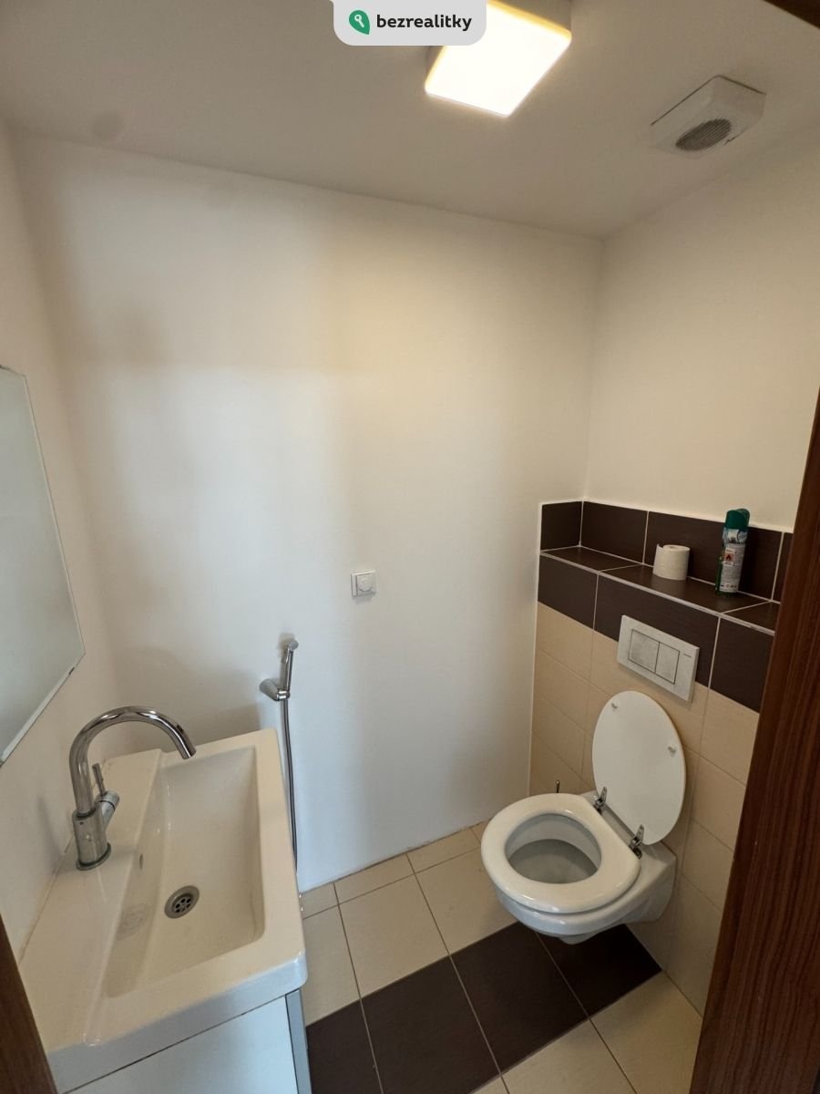 1746734223-jjqhouttjo-wc