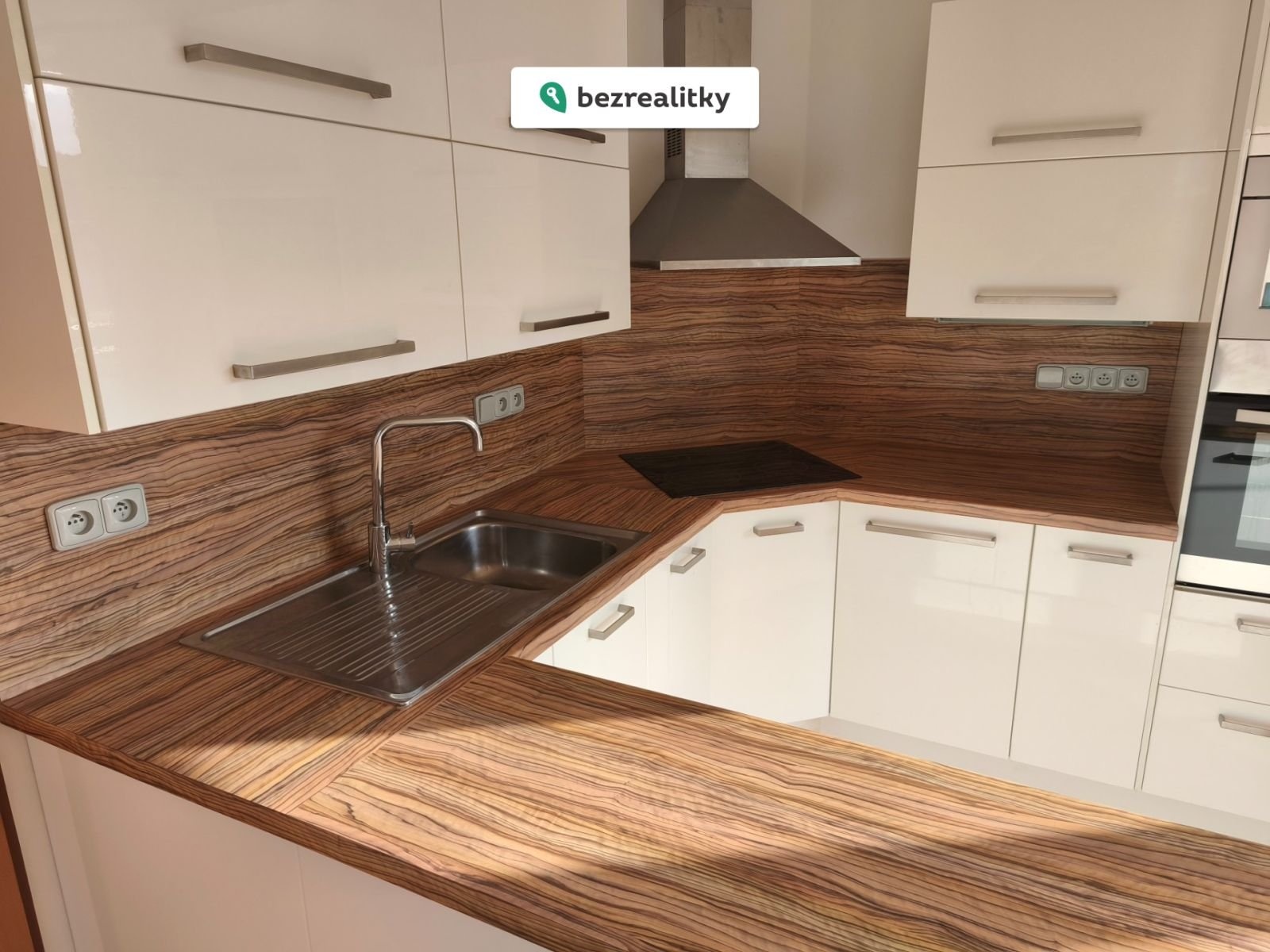 1775126234-ebrbbpkxcz-2img-20260401-233718-1