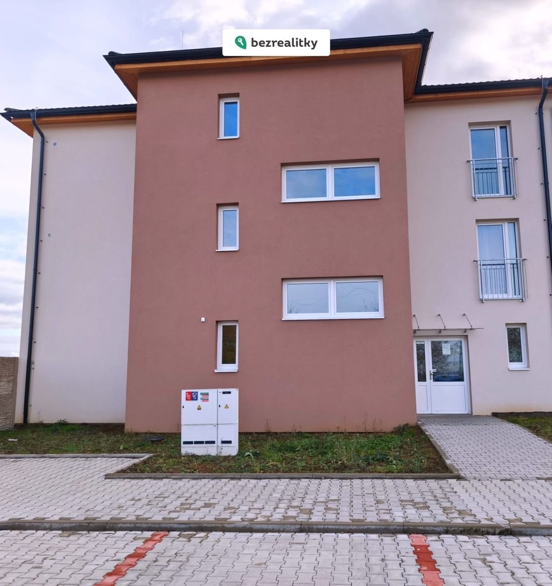 1762349757-vzhqjgllck-obr-c3-a1zek-whatsapp-2c-202