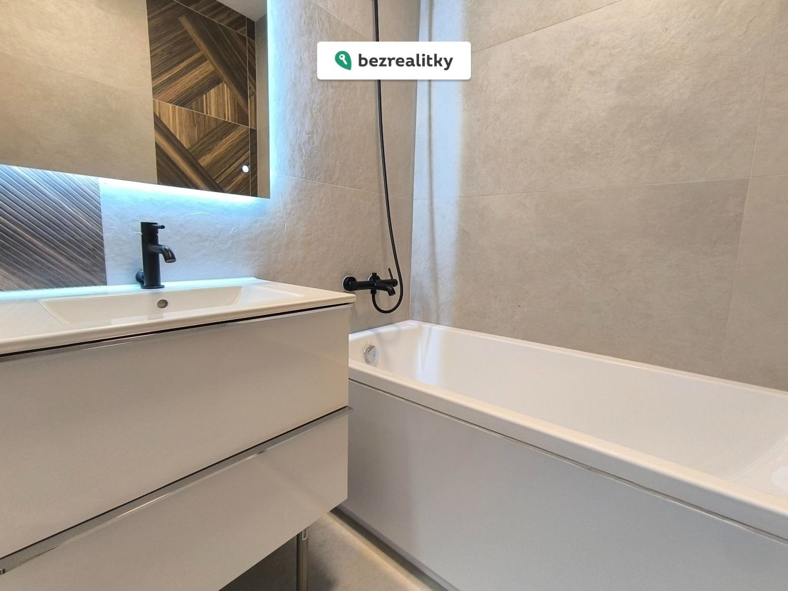 1776195429-fvdxrfgpic-m-c3-a9dia-2853-29