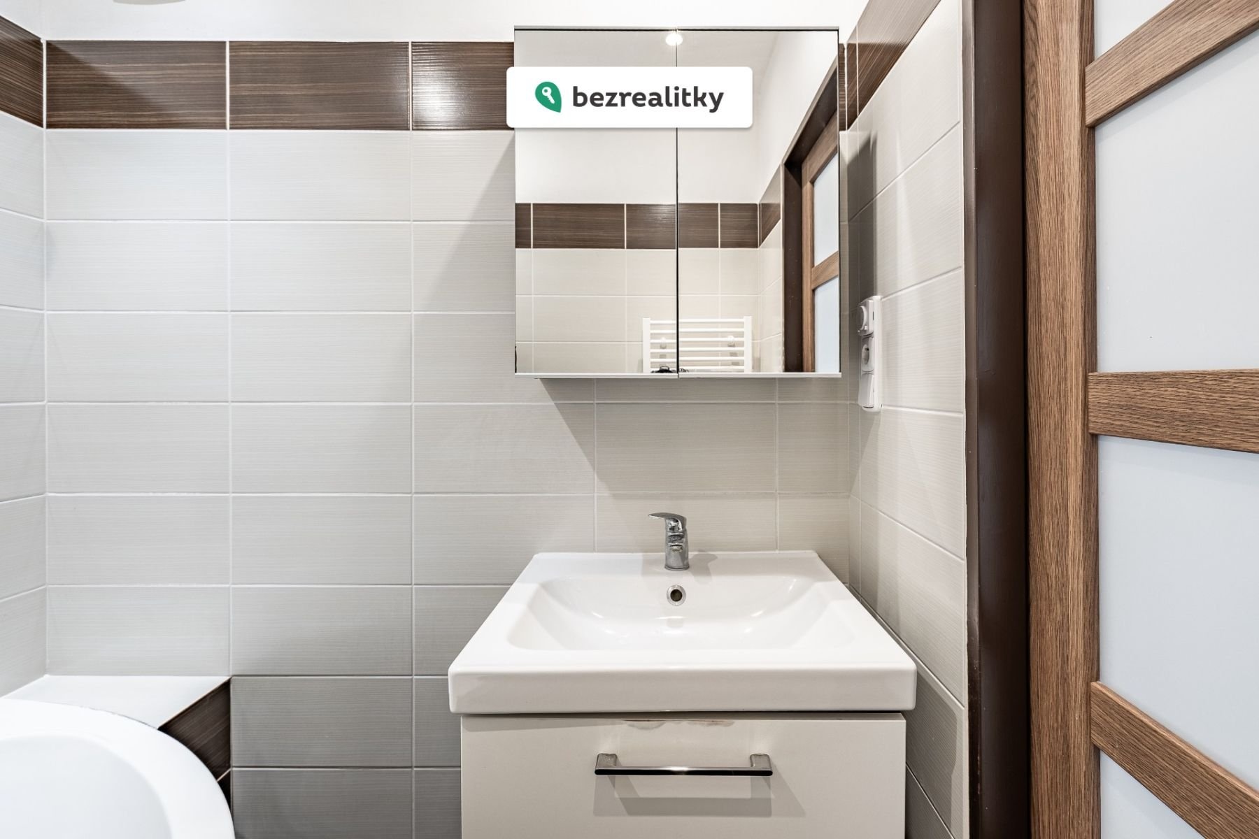 1763038870-wodvbjfrbv-koupelna-2