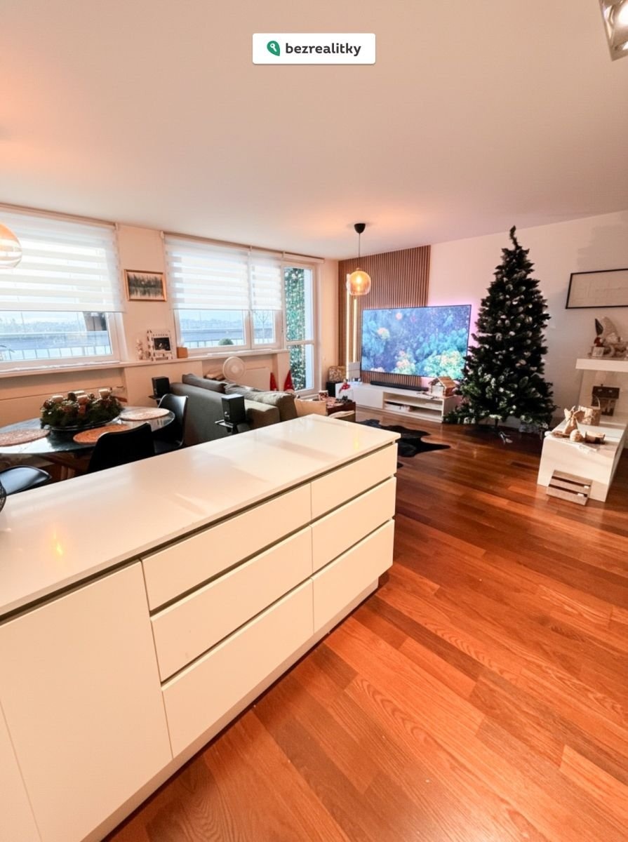 1764542628-dwbmuauvhr-15-2