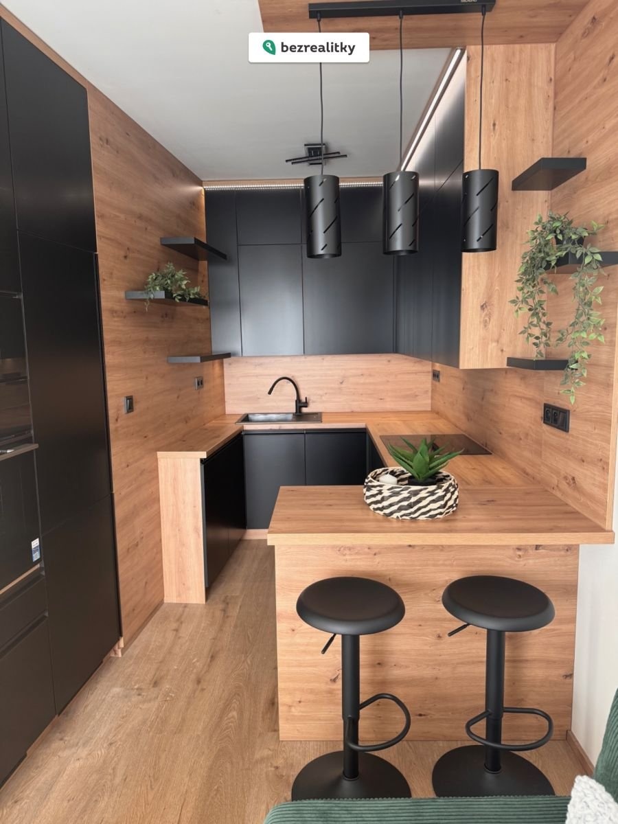 1763669009-svtpgxhjsf-img-8874