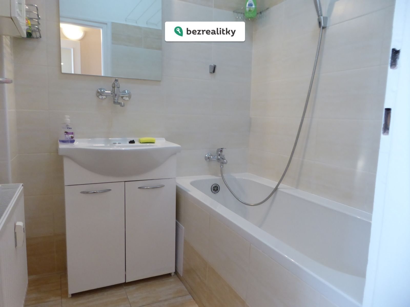 1764277278-glihpshtns-p1300808