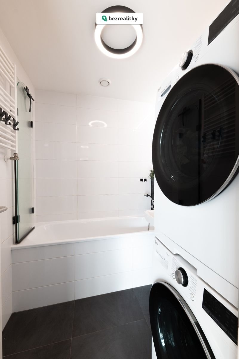 1764448700-kqaeskesxv-koupelna-ze-dve-c5-99-c3-ad