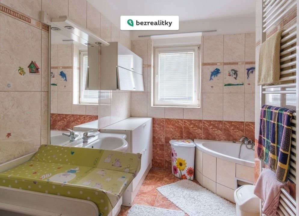 1755516331-aphvgnzkre-1000094281