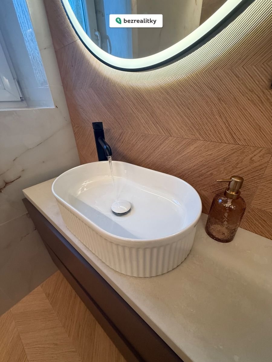 1775641379-wlojmdvuha-img-5596