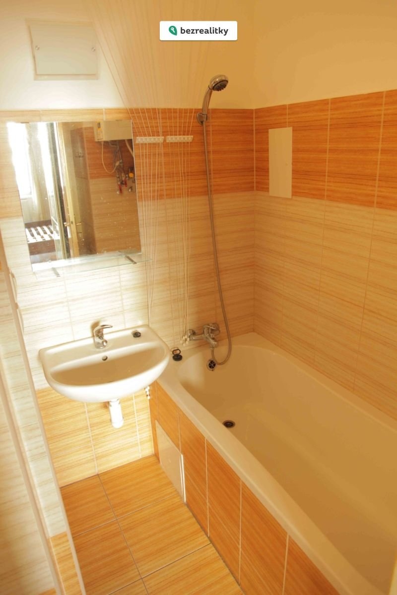 1753778443-bxaafkcses-adamovska-7