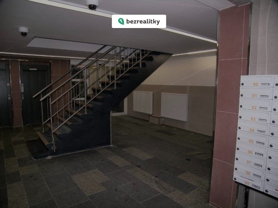 1762248497-furxywgxca-chodba-panelak-2