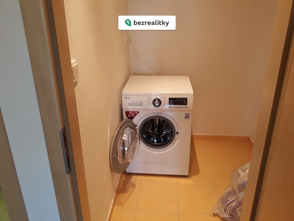 1730910476-pjwtemdyqb-komora