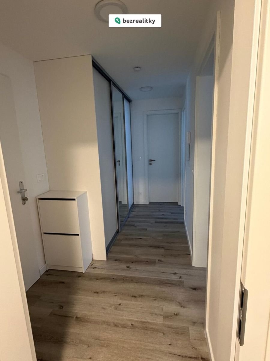 1768080827-fznzihhgpl-04-chodba