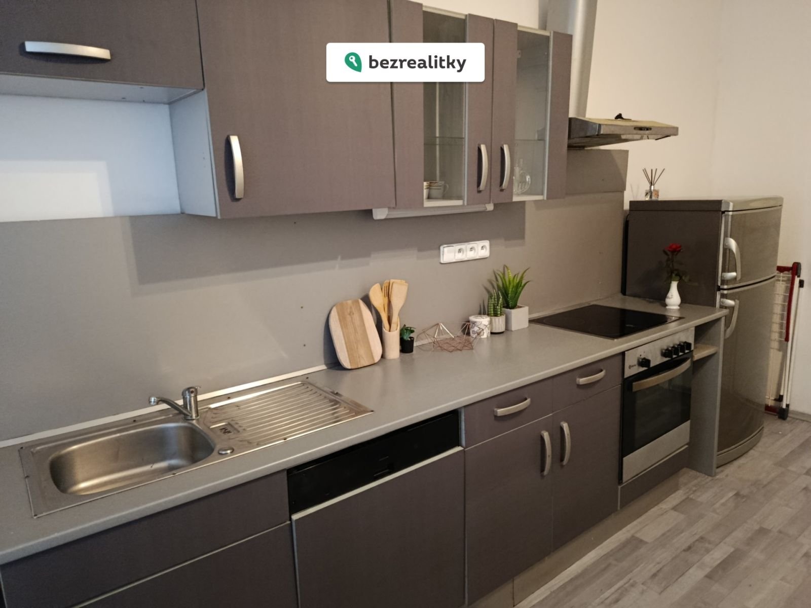 1762645779-kclknqcitx-8-kuchyn-c4-9b-detail