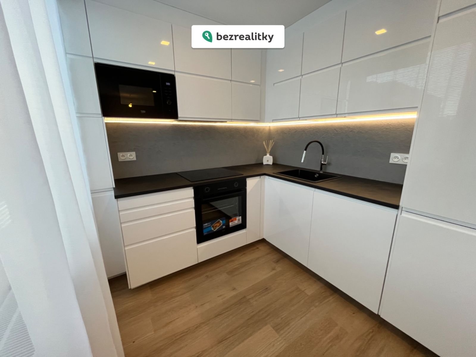 1773436430-aifqhilyuo-img-5348